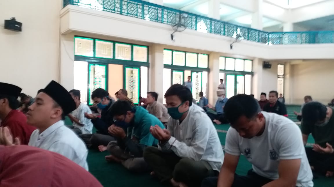 Shalat Jumat di Masjid Iqomah UIN SGD Berlangsung dengan Tetap Waspada